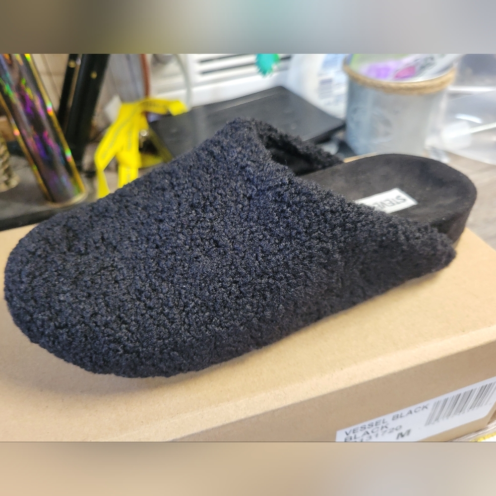 Steve Madden‎ NIB Vessel Black Slippers Size 6 Women's